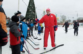 Олимпийский чемпион показал юным спортсменам Тулы, как надо играть в хоккей