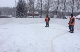 В Туле на Косой Горе заливают каток