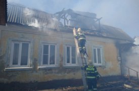 В Туле из-за пожара обрушилась мансарда дома