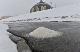 Свыше 700 тонн песка и смеси высыпали на асфальт в Туле