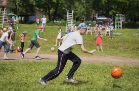 В одном из дворов Щекино Тульской области была небезопасная детская площадка