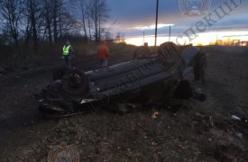 Бесправный водитель погиб в Куркинском районе, опрокинувшись в кювет на ВАЗе