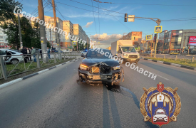 LADA Granta протаранила иномарку на улице Марата в Туле