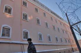 Снабдил осужденных запрещенкой: экс-сотрудник тульской колонии попался на взятке