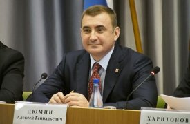 Глава Тульской области Дмитрий Миляев поздравил Алексея Дюмина с днем рождения