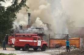 В Туле 16 пожарных тушили шашлычную в Заречье. ВИДЕО
