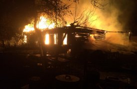 В Тульской области огонь спалил дотла деревянные дом и сарай