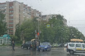 В Туле на перекрестке улиц Фрунзе и Демонстрации столкнулись две 