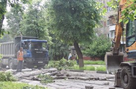 В Туле на улице Фридриха Энгельса разбирают плитку