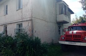 Из горящего дома под Тулой спасатели вывели 10 человек