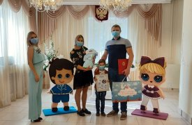 У тульской семьи на свет появился малыш в день их жестяной свадьбы