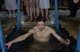В Крещенских купаниях в Тульской области приняли участие около 5000 человек