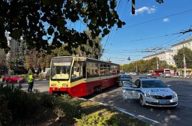 В Туле на перекрестке проспекта Ленина и улицы Станиславского с рельсов сошел трамвай 