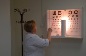 Тульские врачи помогли вернуть зрение пенсионерке со сложным диагнозом