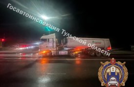 Водитель фуры протаранил Renault и врезался в преграду на улице Рязанской в Туле