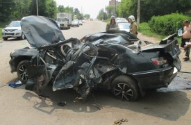 В Ефремове водитель «Peugeot», врезавшийся в столб, скончался в больнице