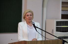 Дипломы лучшим выпускникам